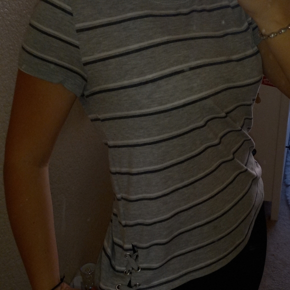 grey and white stripes tee w/ detail on sides - Picture 5 of 5